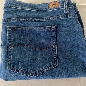 Women’s LEE mid rise relaxed fit straight leg size 20 blue jeans